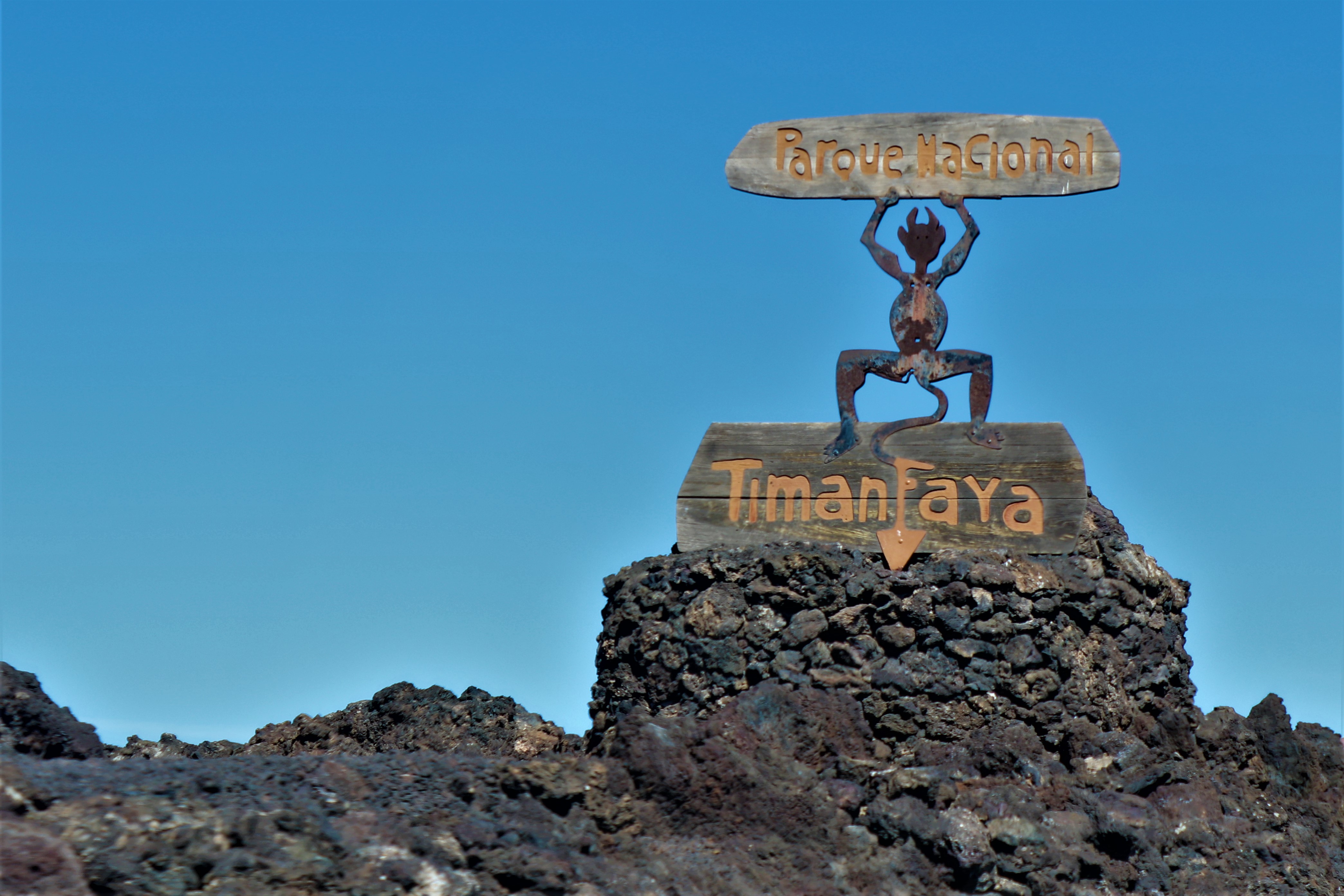 Discover volcanic activity in Lanzarote's Timanfaya National Park