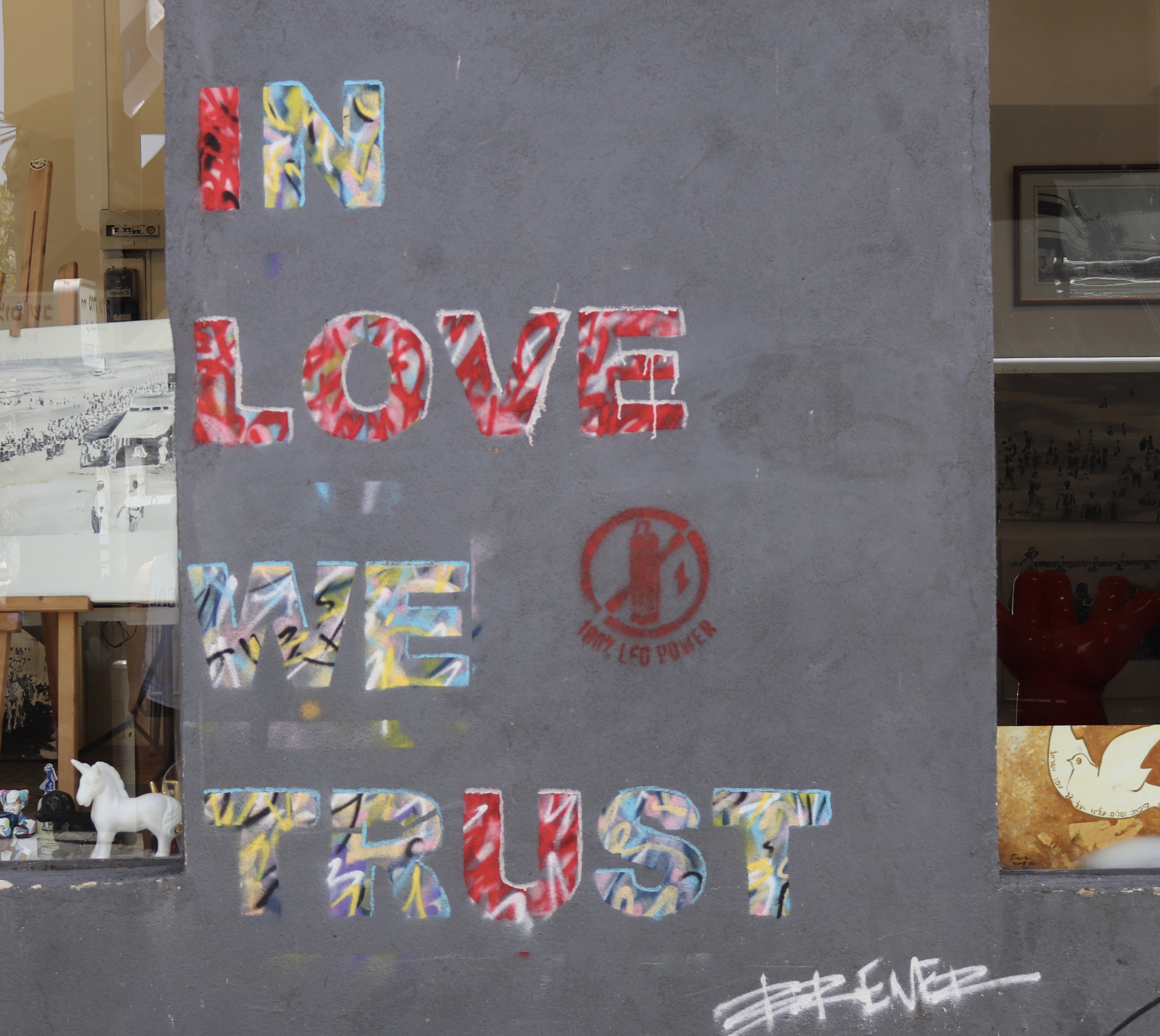 In Love we trust graffiti