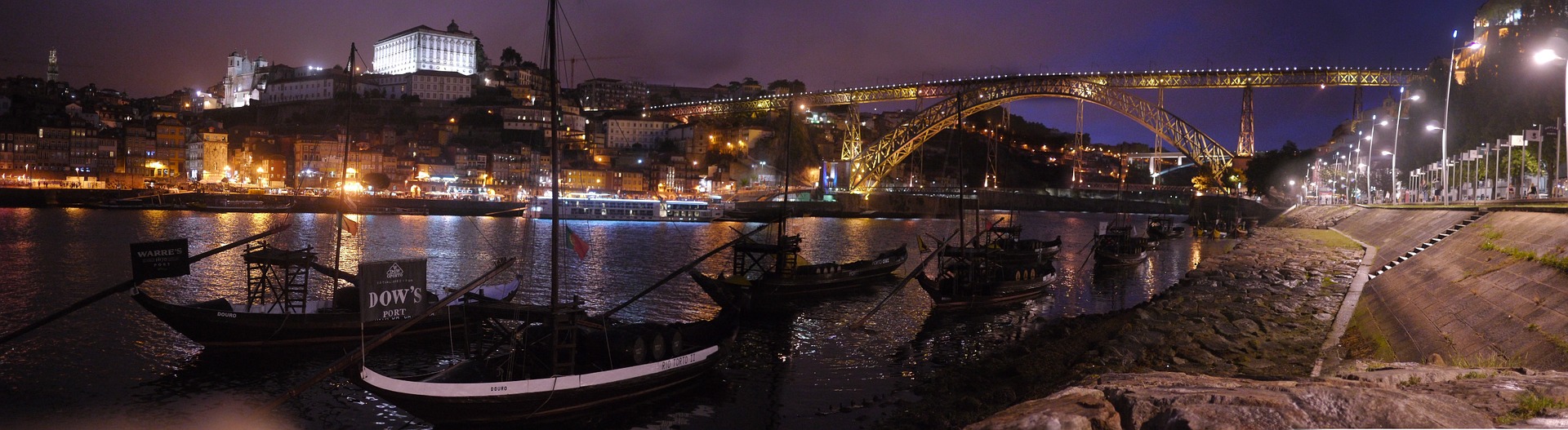 A night view in Porto, Portugal