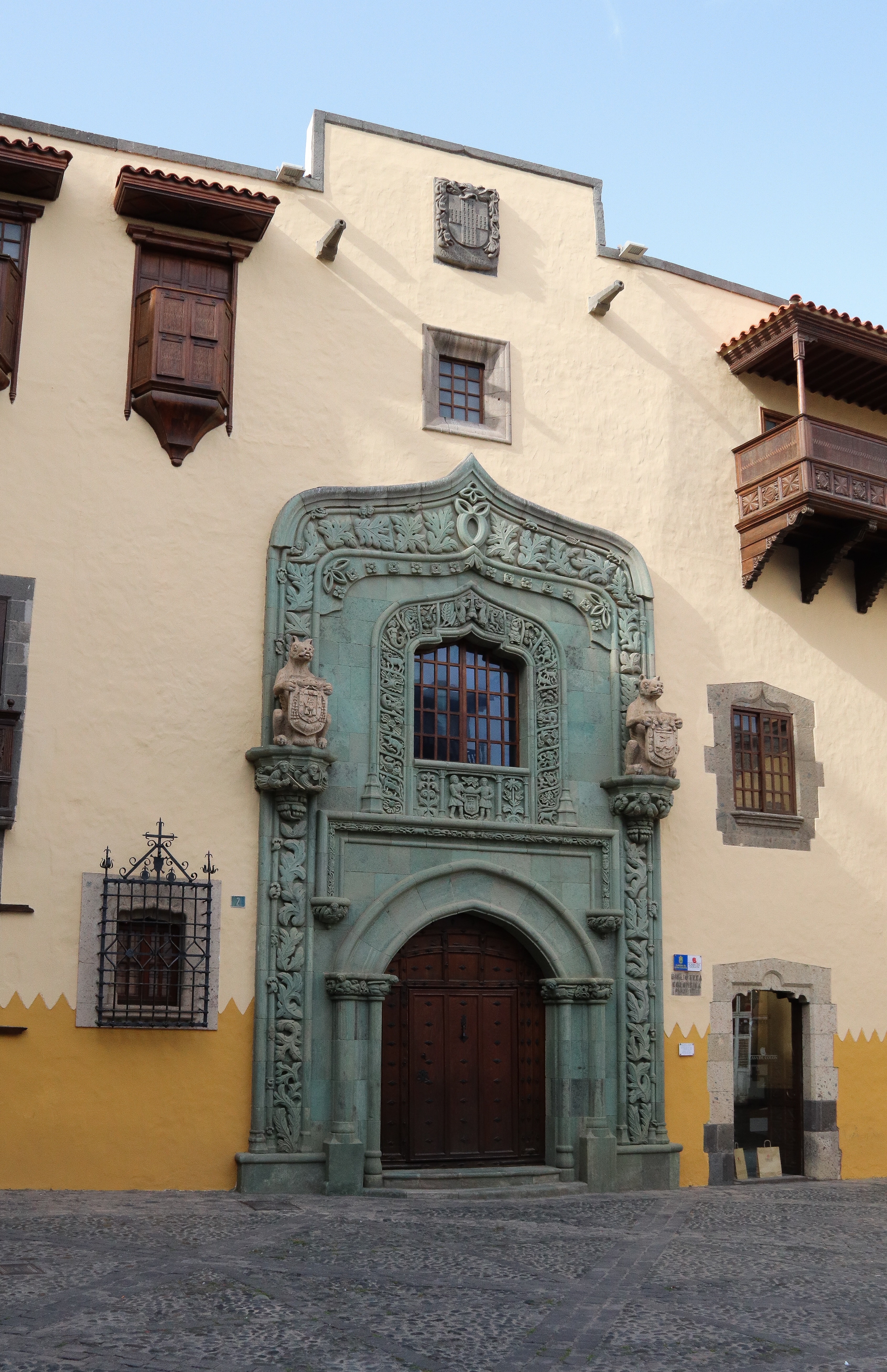 An elaborate doorway at the Casa Colon.  it's claimed that Christopher Columbus stayed here on his journey to the new world. The building now hosts a museum which exhibits some of his personal belongings.